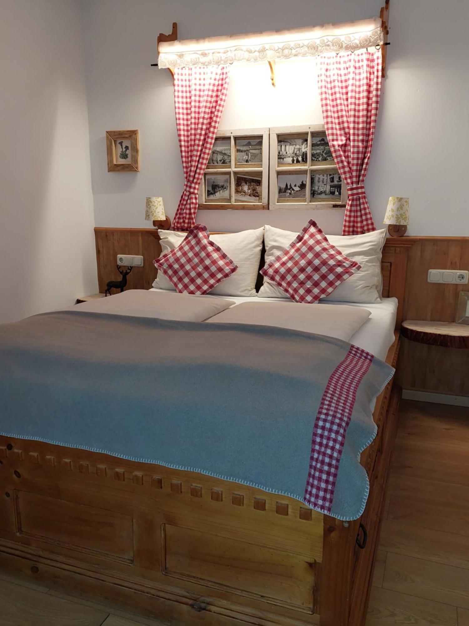 Platzhirsch Zur Alten Wagnerei Gastehaus Bed and Breakfast Saint Wolfgang Kamer foto